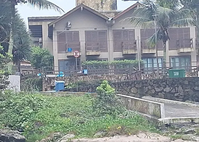 Quarto lateral da beira mar - tombo - guarujá